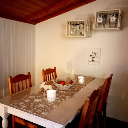 Urlaub In Der Natur-doppelbungalow Mit Terrasse Im Mirow *